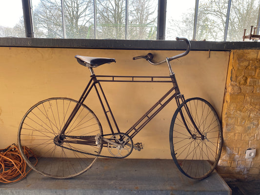 The T-72B Space-Frame Bicycle: A Homage to Ettore Bugatti’s 1943 Design.